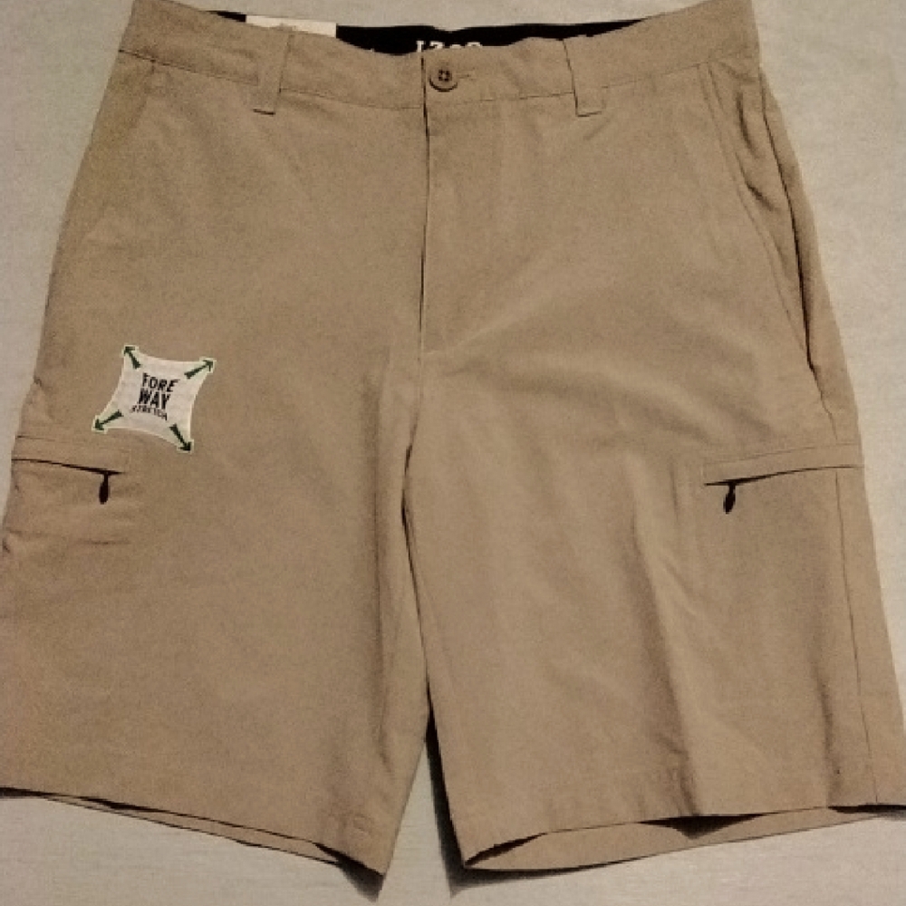 Izod Golf Tan The Swingflex Cargo Shorts  SIZE 30W NWT